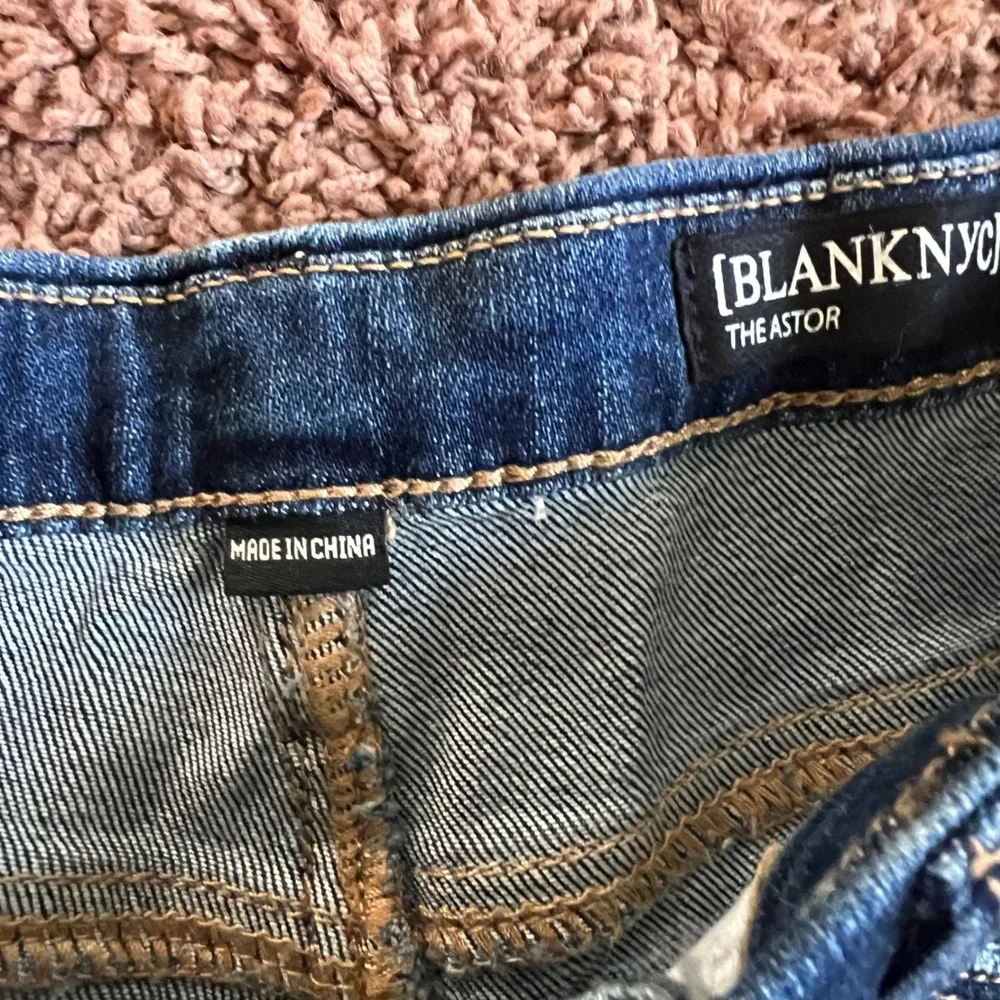 BLANKNYC Women's Denim Shorts Distressed Raw Hem Dark Wash Size 26‎ NWT